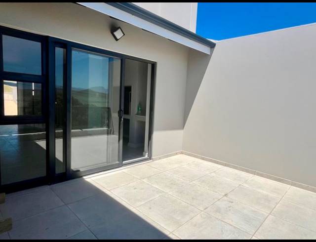 3 BEDROOM TOWNHOUSE FOR SALE IN FRAAIUITSIG